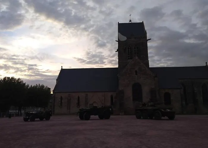 Gite** De Pauline A Mere Eglise Дом отдыха Сент-Мер-Эглиз